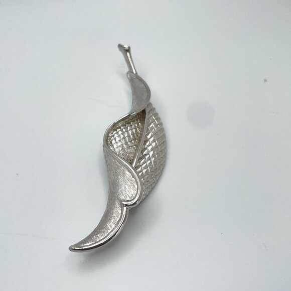 Vintage CORO Silver Tone Morning Leaf Brooch Pin Signed Designer Jewelry Texture - Picture 7 of 10